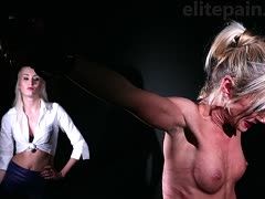 Brutaler BDSM Coitus statt die Hausfrauen