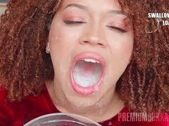 Junger Rothaariger schluckt unbegrenzt Wichse