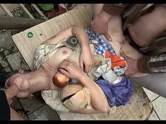 Vierer mit Hilfe von zwei Girls vom Lande