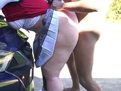 Bei dem Autowaschen fickt er seine dicke Weib