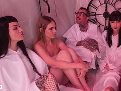 Gefesselte Sub wird aufwärts die harte Ausflug nicht frisch