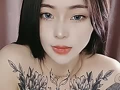 Tätowierte Asiagöre im Animefick